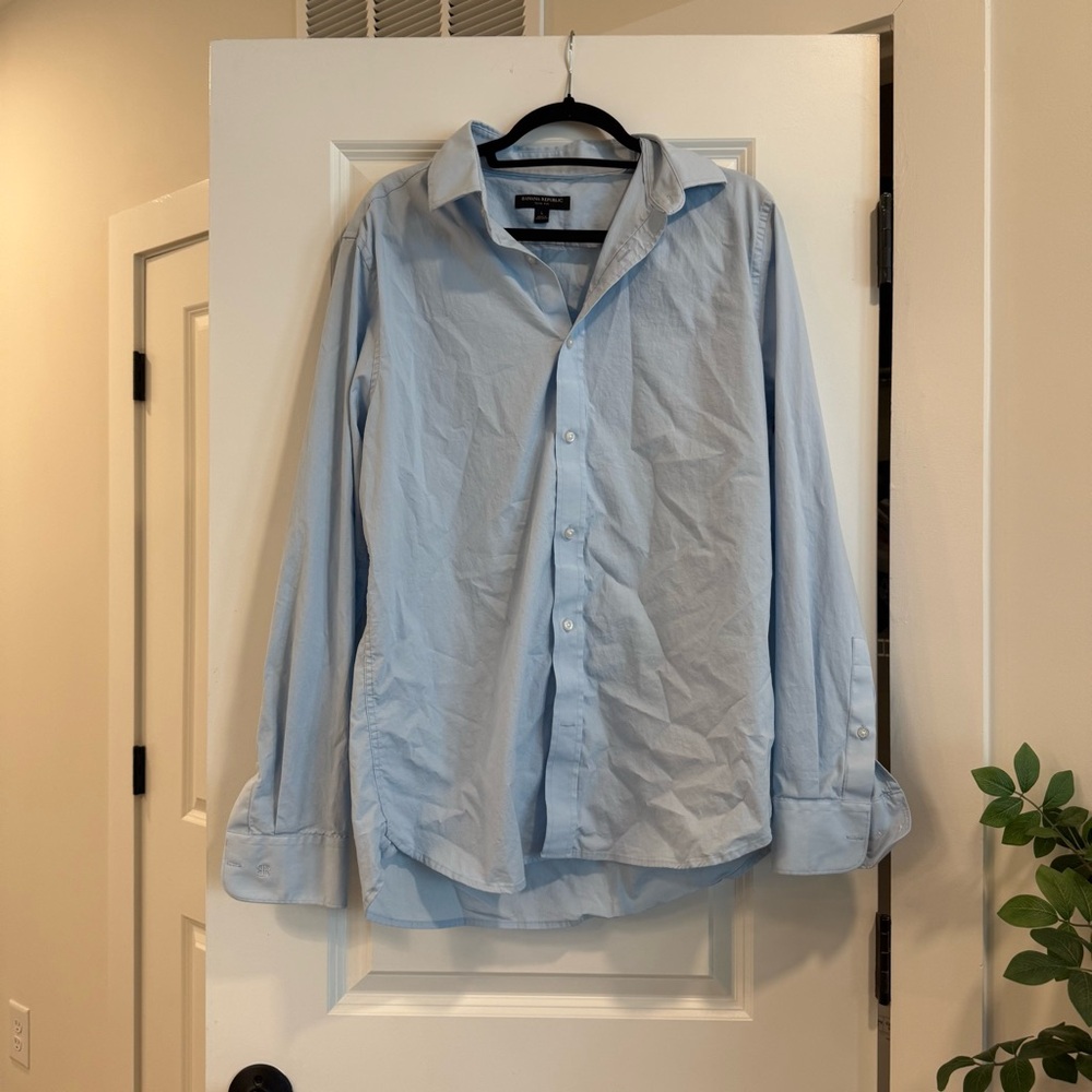 Banana Republic Slim Fit Sky Blue Dress Shirt. Size L